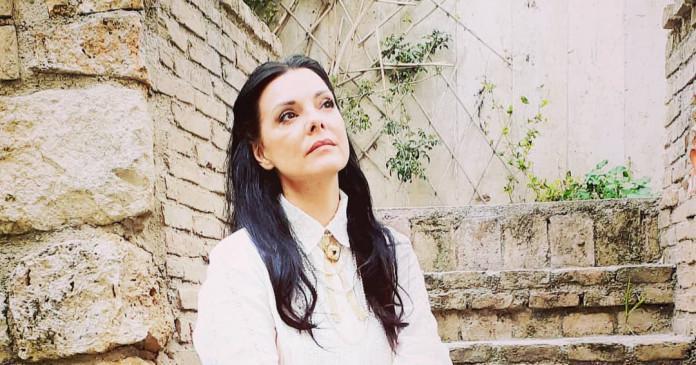 Το Ναυάγιο: Η Μαριάννα Γκολφοπούλου έρχεται (φωτο της ηθοπου κεντρικη)