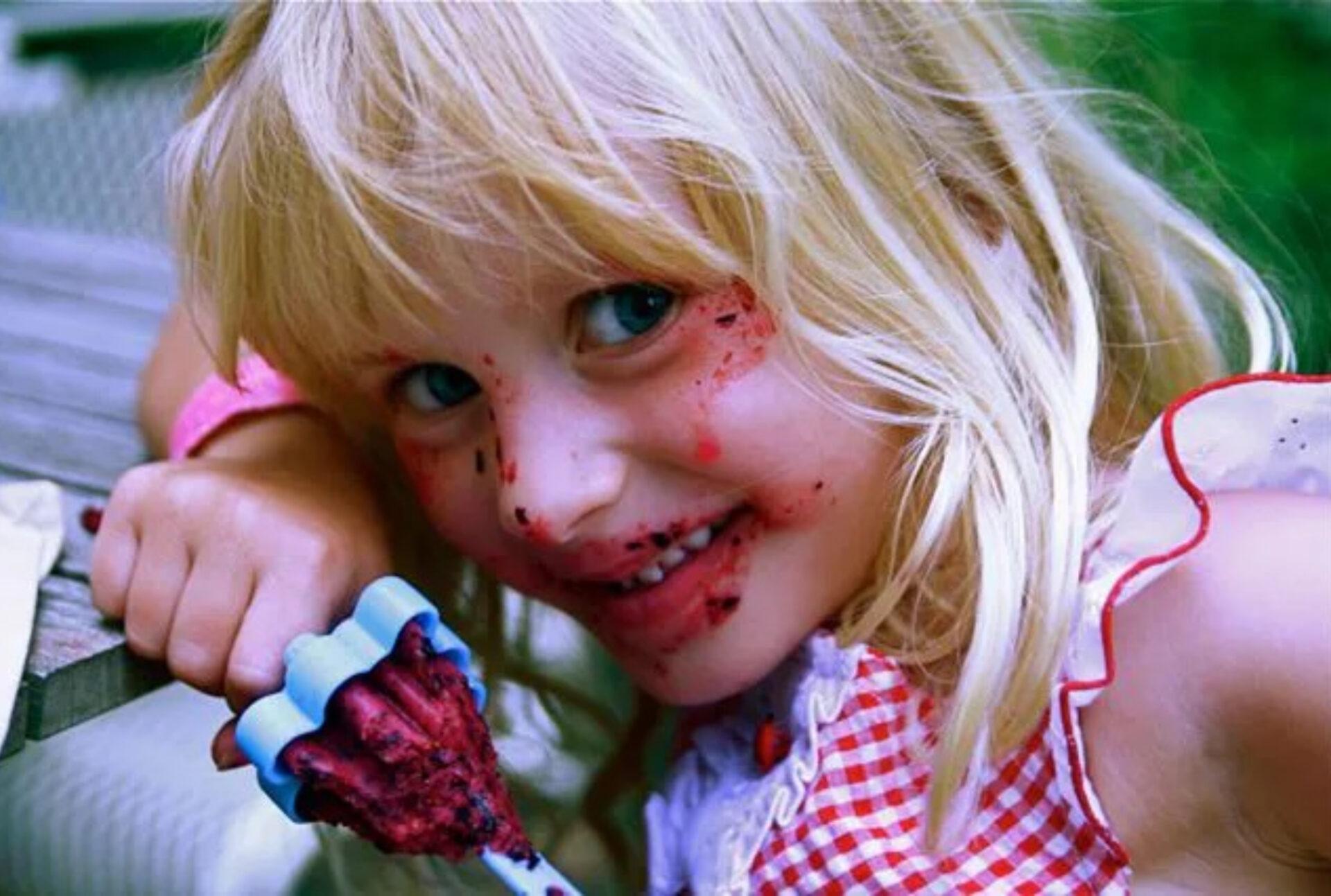 Λεκέδες και στυμμένα βρεφικά ρούχα από φρούτα: Πως να τα καθαρίσετε και να τα κάνετε σαν καινούρια 