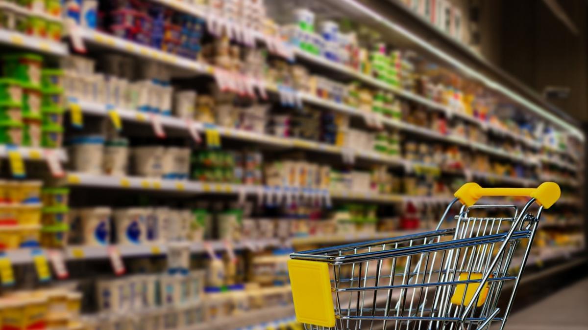 Σούπερ μάρκετ : Τα προϊόντα που φθηναίνουν έως και 18% από σήμερα στα ράφια