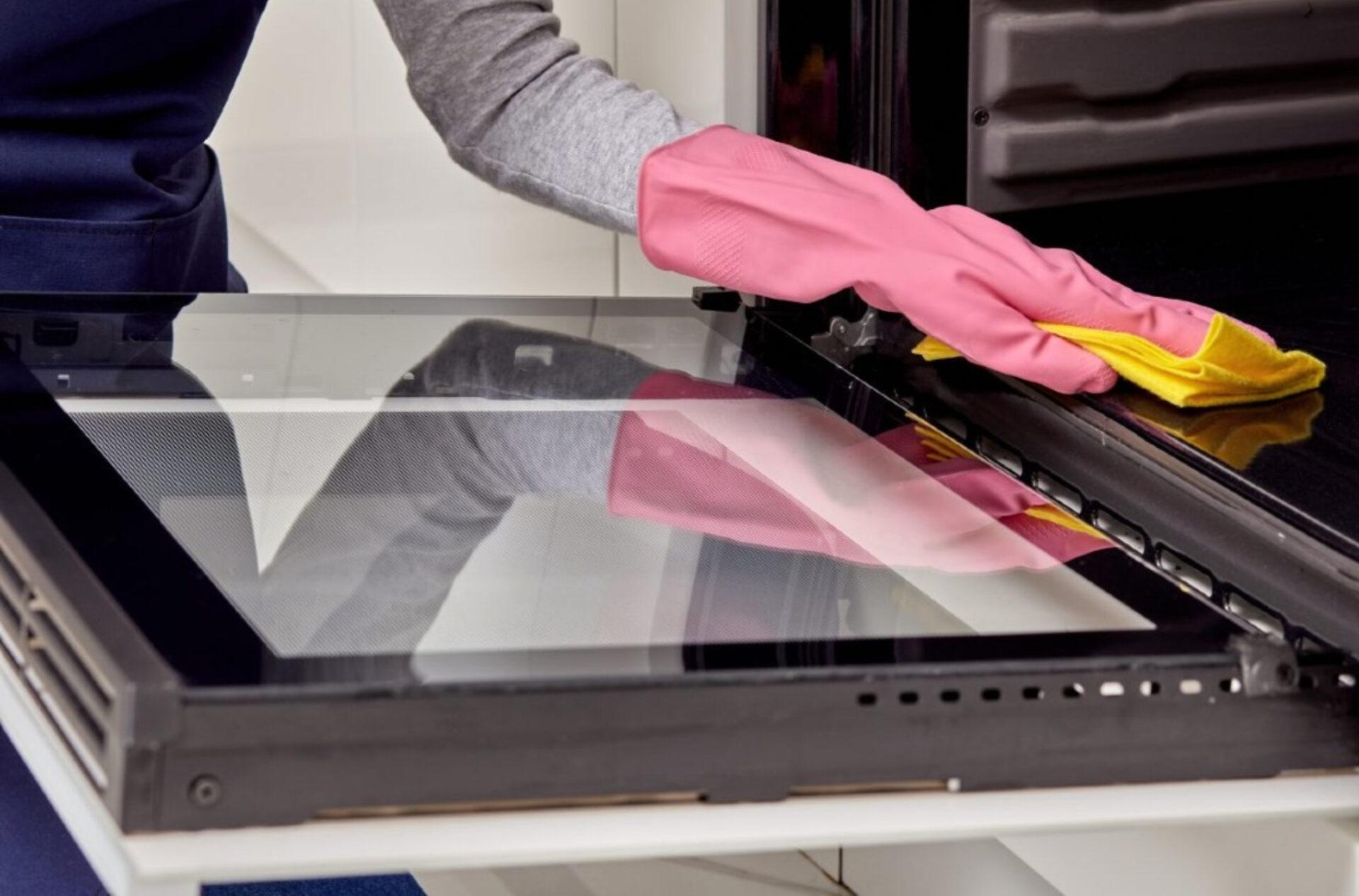 Το κουμπί στην πόρτα του φούρνου που δεν γνωρίζετε και θα σας λύσει τα χέρια 