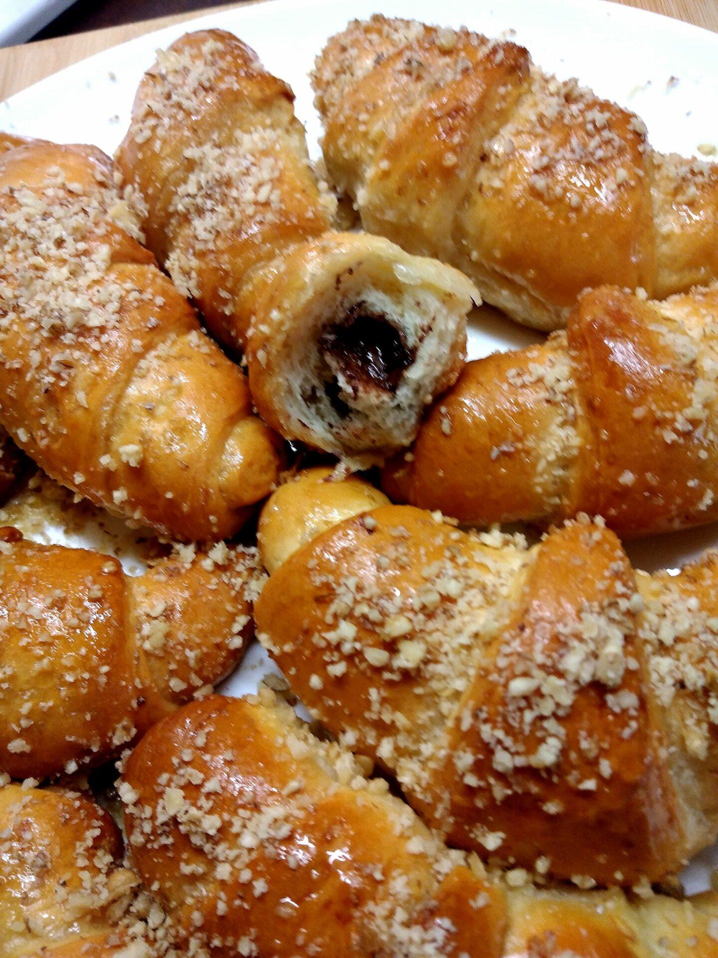 σιροπιασμένα-κρουασάν-με-σοκολάτα-συνταγή- σιροπιασμένα-κρουασάν-με-σοκολάτα-συνταγή-