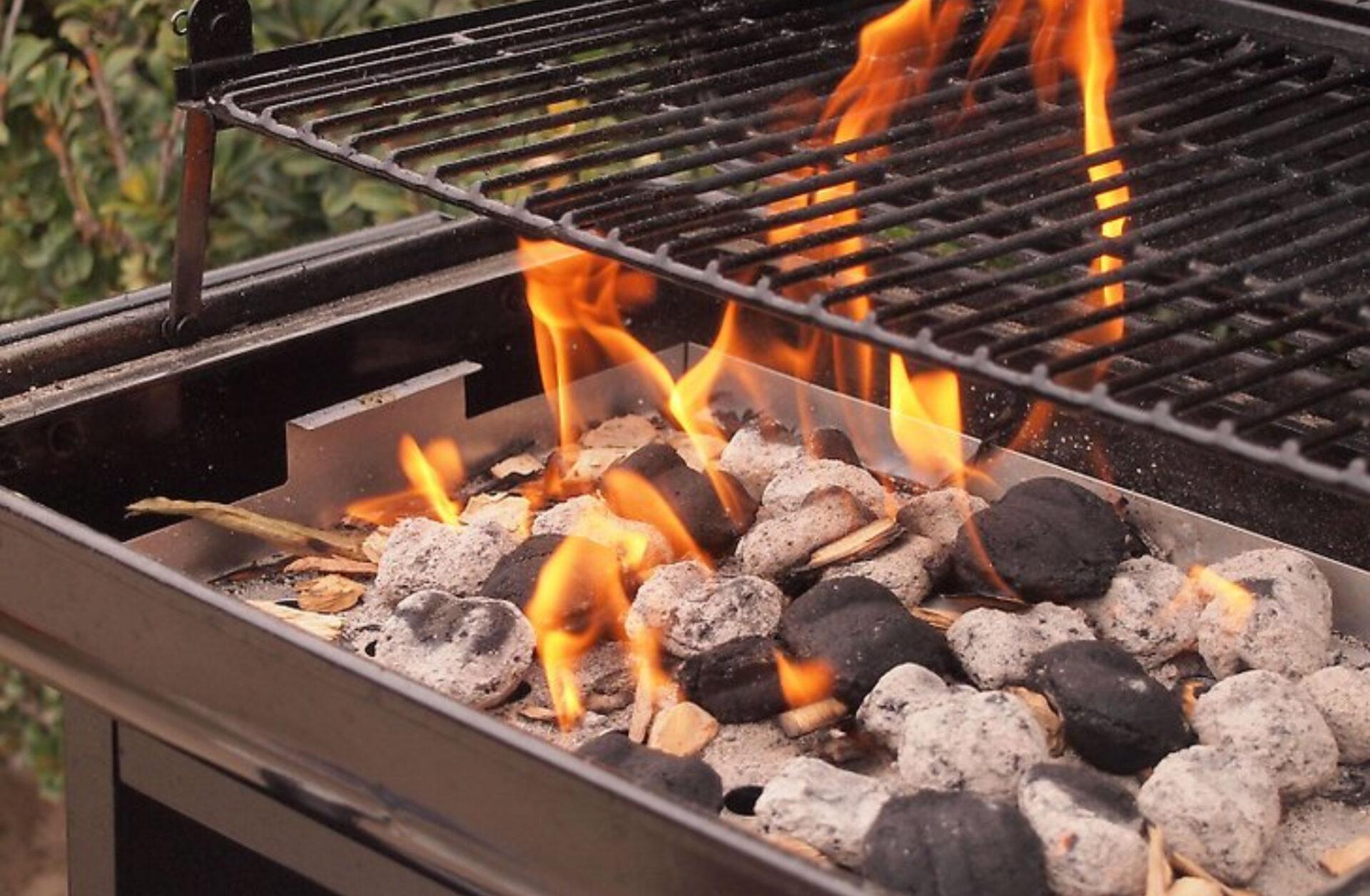 Τσικνοπέμπτη: Όλα τα κόλπα και τα μυστικά για το τέλειο ψήσιμο από επαγγελματία ψήστη