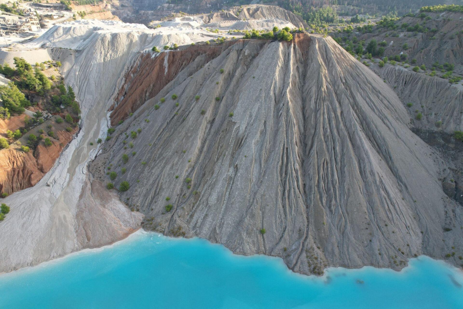 Λίμνες Μεταλλείων: O άγνωστος παράδεισος της Εύβοιας μόλις 2 ώρες από την Αθήνα