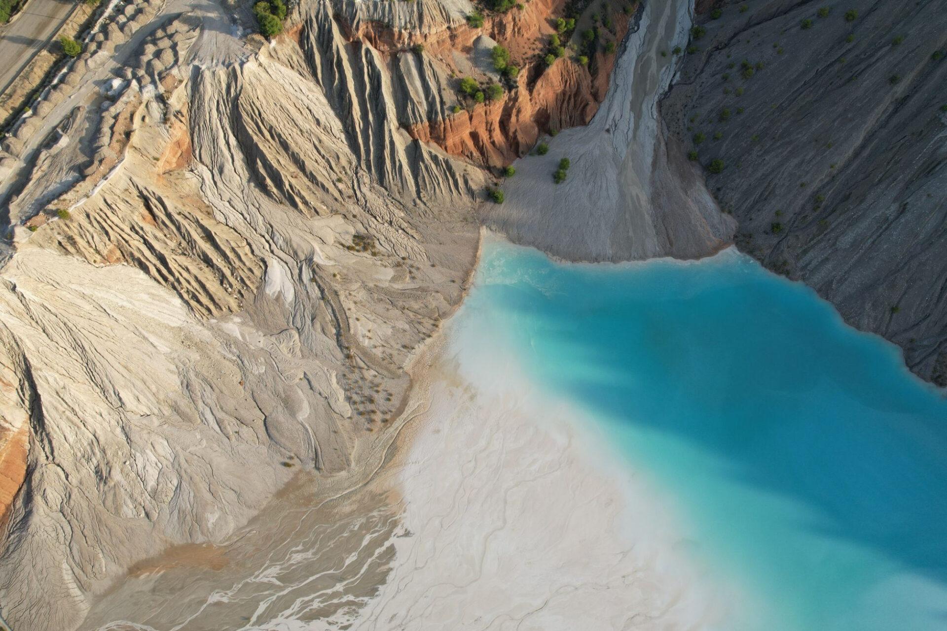Λίμνες Μεταλλείων: O άγνωστος παράδεισος της Εύβοιας μόλις 2 ώρες από την Αθήνα