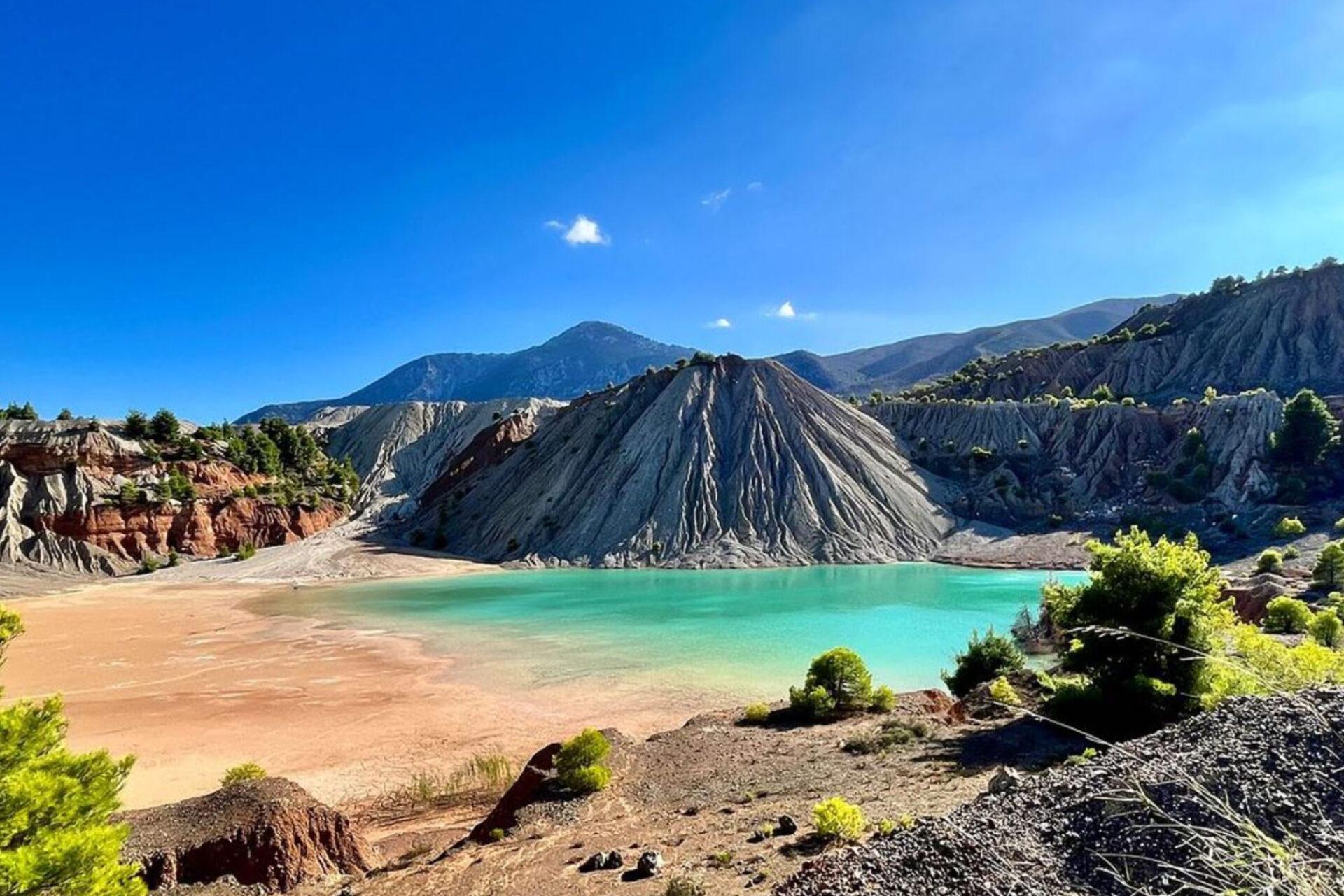 Λίμνες Μεταλλείων: O άγνωστος παράδεισος της Εύβοιας μόλις 2 ώρες από την Αθήνα