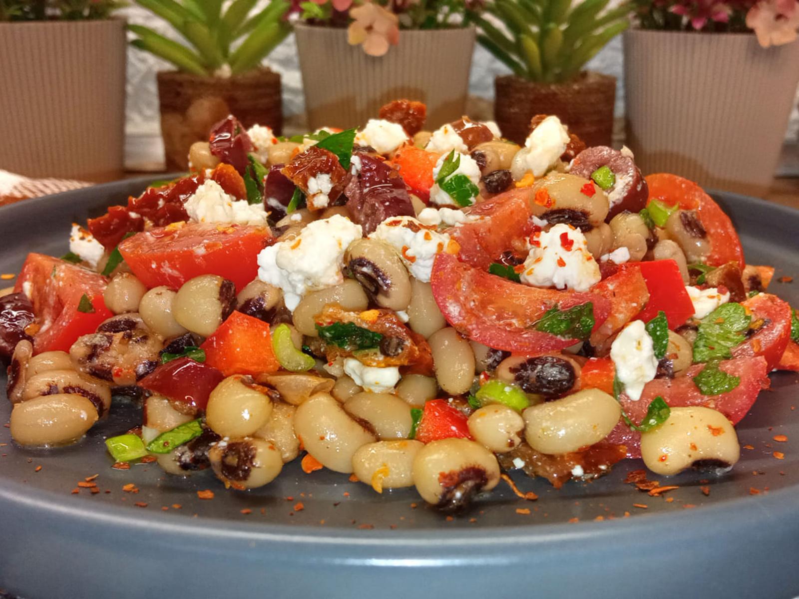 σαλάτα-με-φασόλια μαυρομάτικα-και-φέτα-συνταγή-