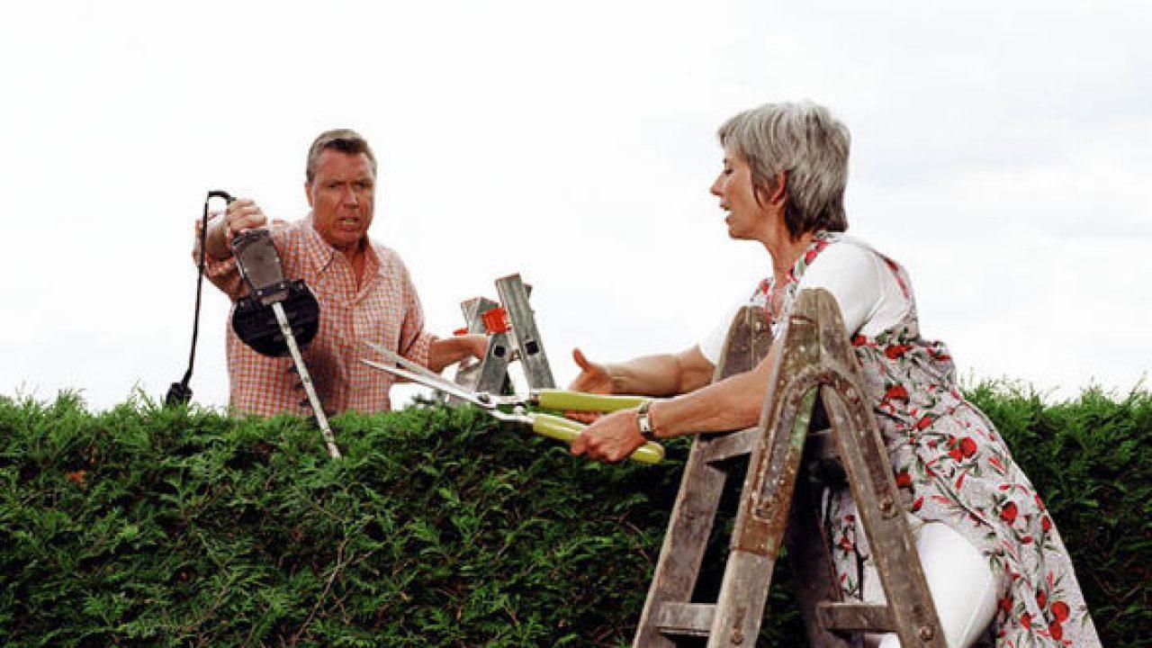 ο-γείτονας-πετάει-τα-σκουπίδια-έξω-από-τη-πόρτα-μου-