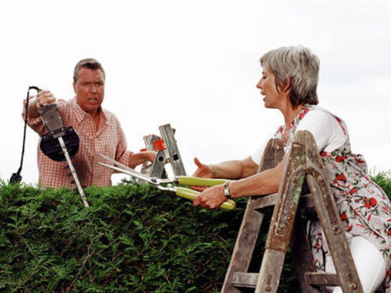 ο-γείτονας-πετάει-τα-σκουπίδια-έξω-από-τη-πόρτα-μου-