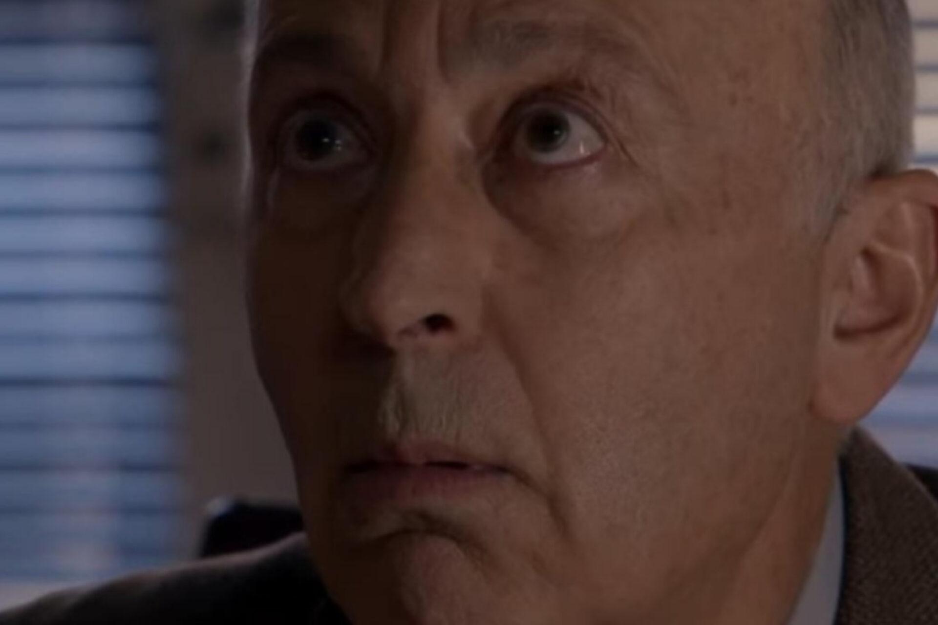 Παγιδευμένοι: Βλέπει το κηδειοχαρτο του Σπύρου και σοκάρεται