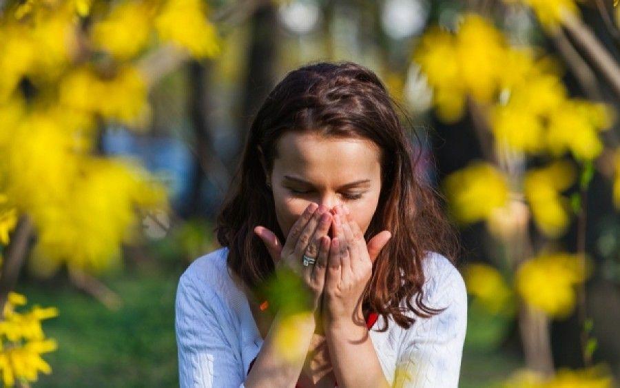 αλλεργία-στη-γύρη-συμπτώματα-αντιμετώπιση-αίτια-
