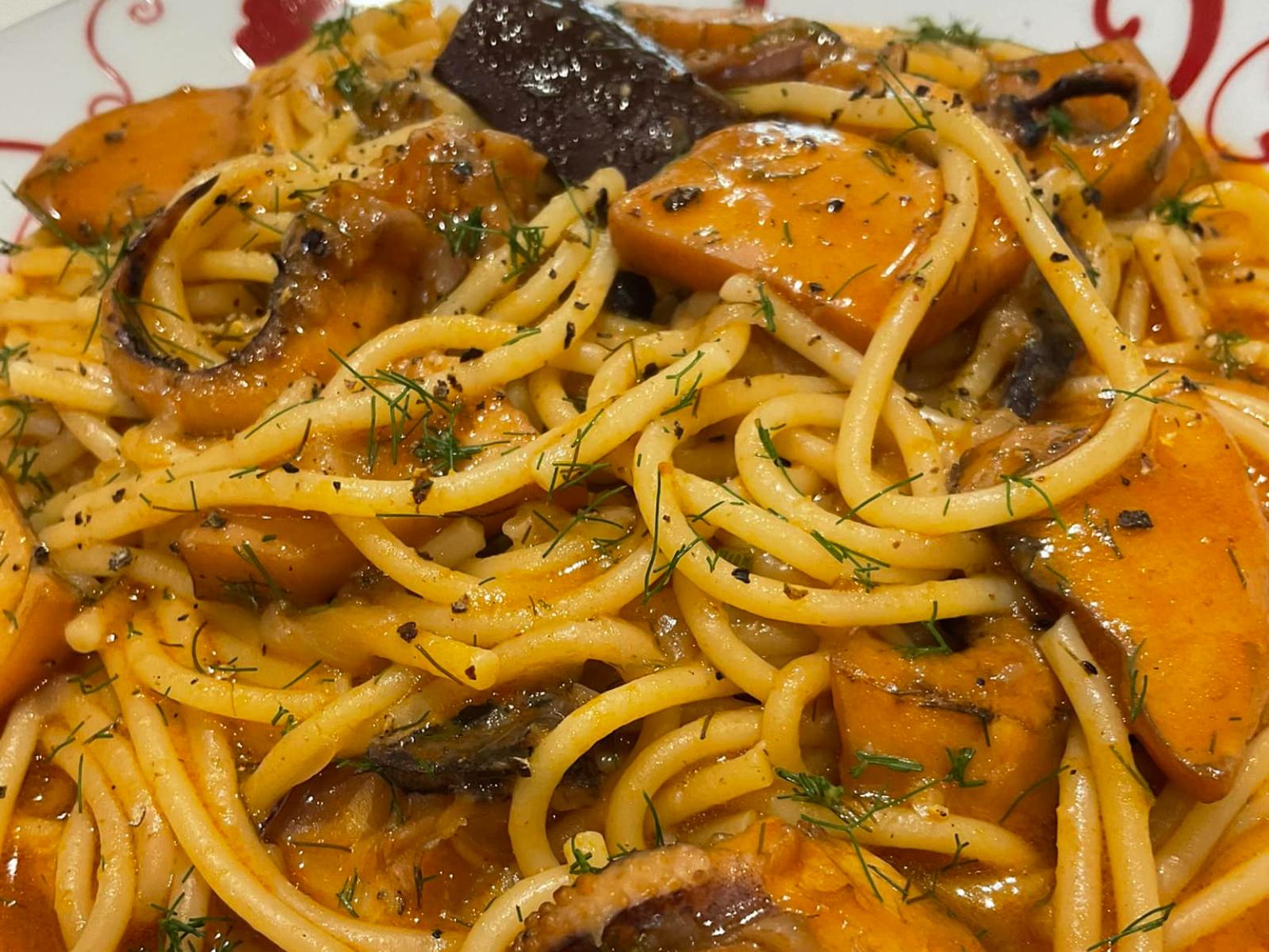 μακαρόνια-με-σουπιές-για-τη-Σαρακοστή-συνταγή-