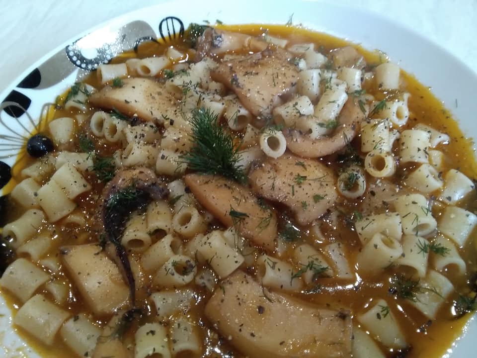 σουπιές-με-μακαρονάκι κοφτό-για-τη-Καθαρά Δευτέρα-συνταγή- σουπιές-με-μακαρονάκι κοφτό-για-τη-Καθαρά Δευτέρα-συνταγή-