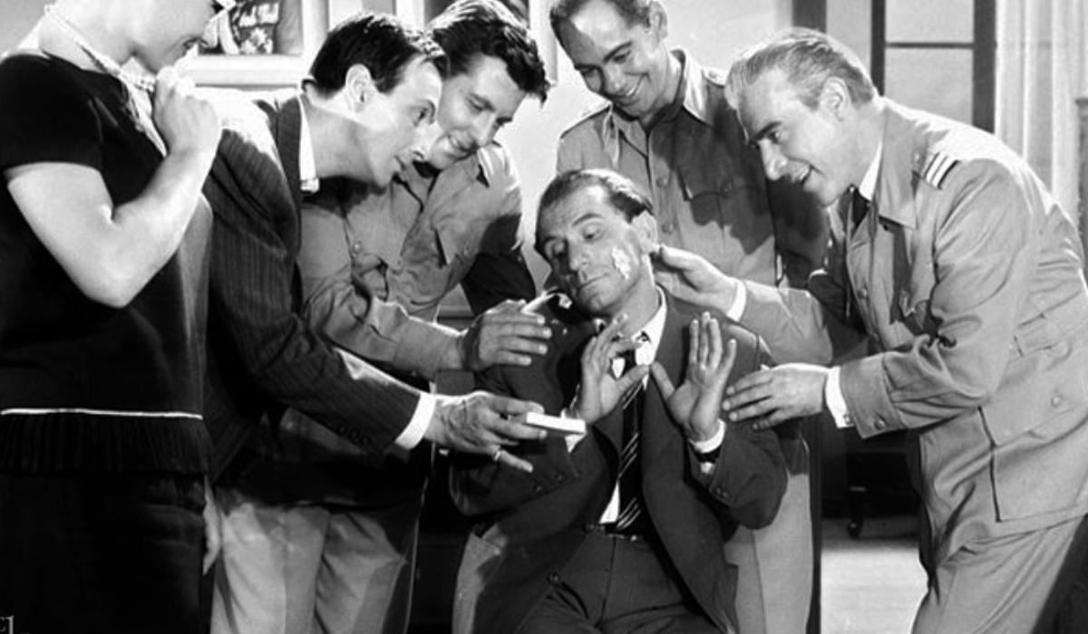 Το πραγματικό της όνομα ήταν Μπέτυ Τράτα και την ανακάλυψε ο Φίνος σε ένα διαφημιστικό για τσιγάρα