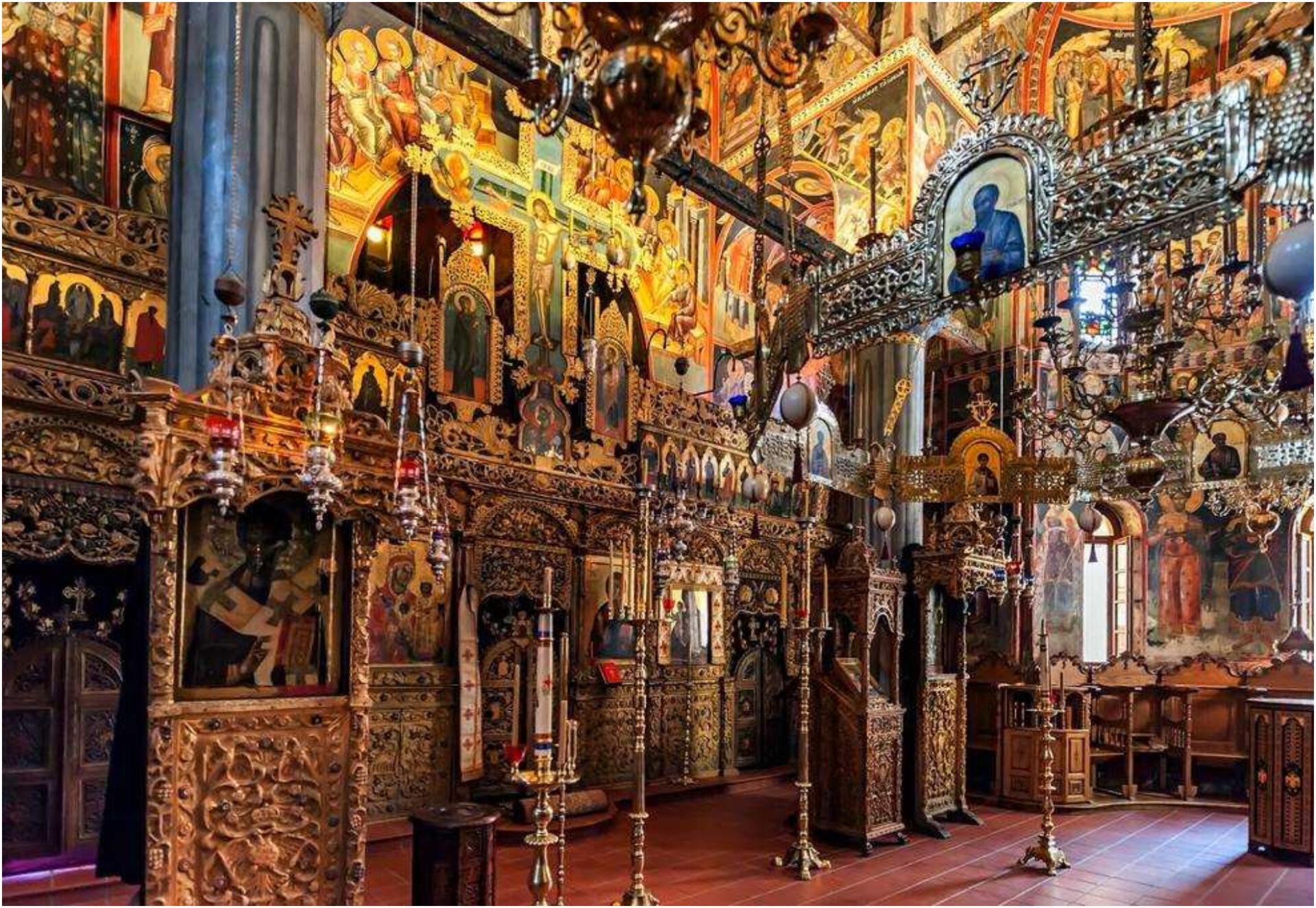 Πάσχα στα Μετέωρα: Η κατανυκτική ατμόσφαιρα και το τελετουργικό στα μοναστήρια είναι μια μοναδική εμπειρία ζωής