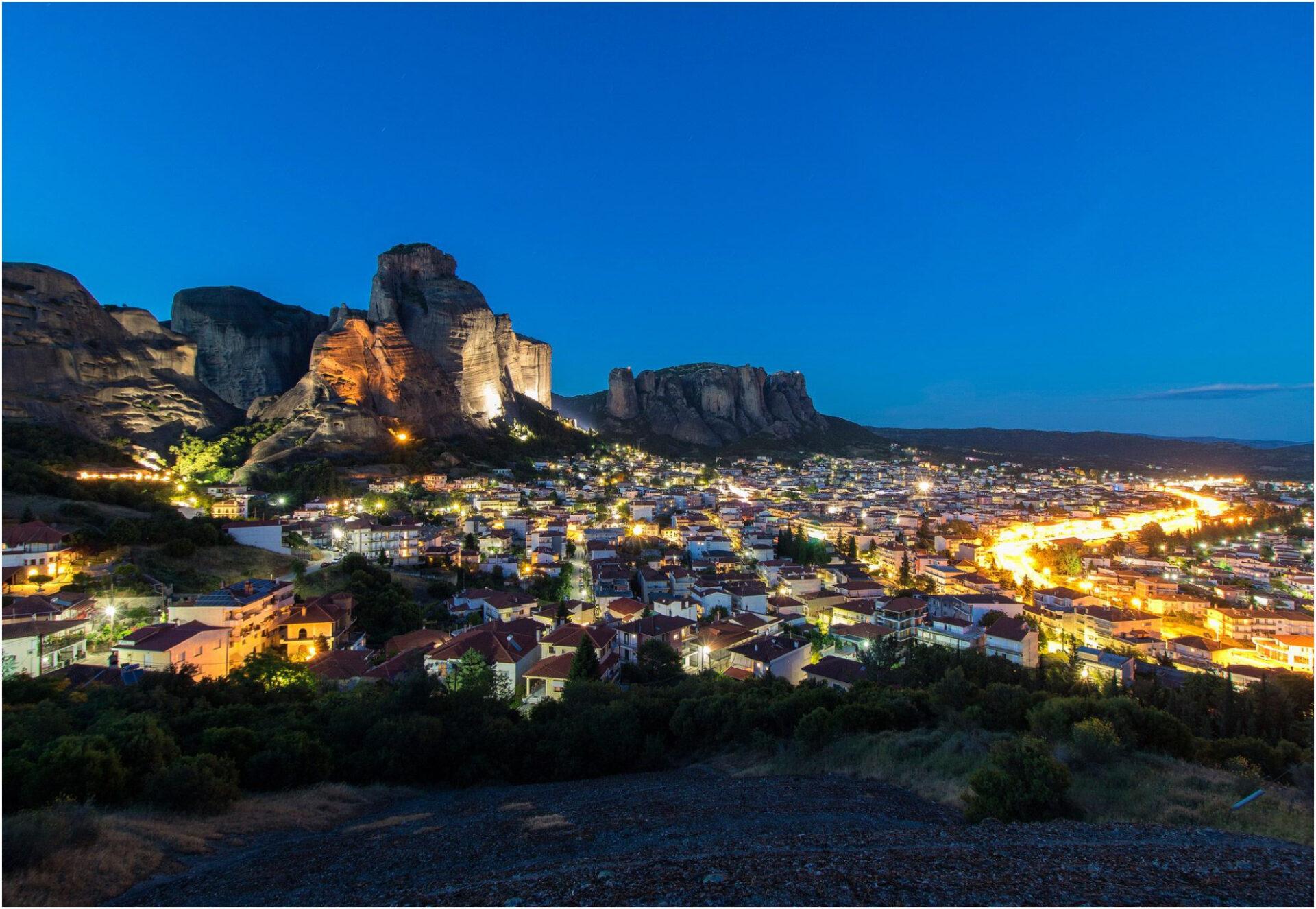 Πάσχα στα Μετέωρα: Η κατανυκτική ατμόσφαιρα και το τελετουργικό στα μοναστήρια είναι μια μοναδική εμπειρία ζωής