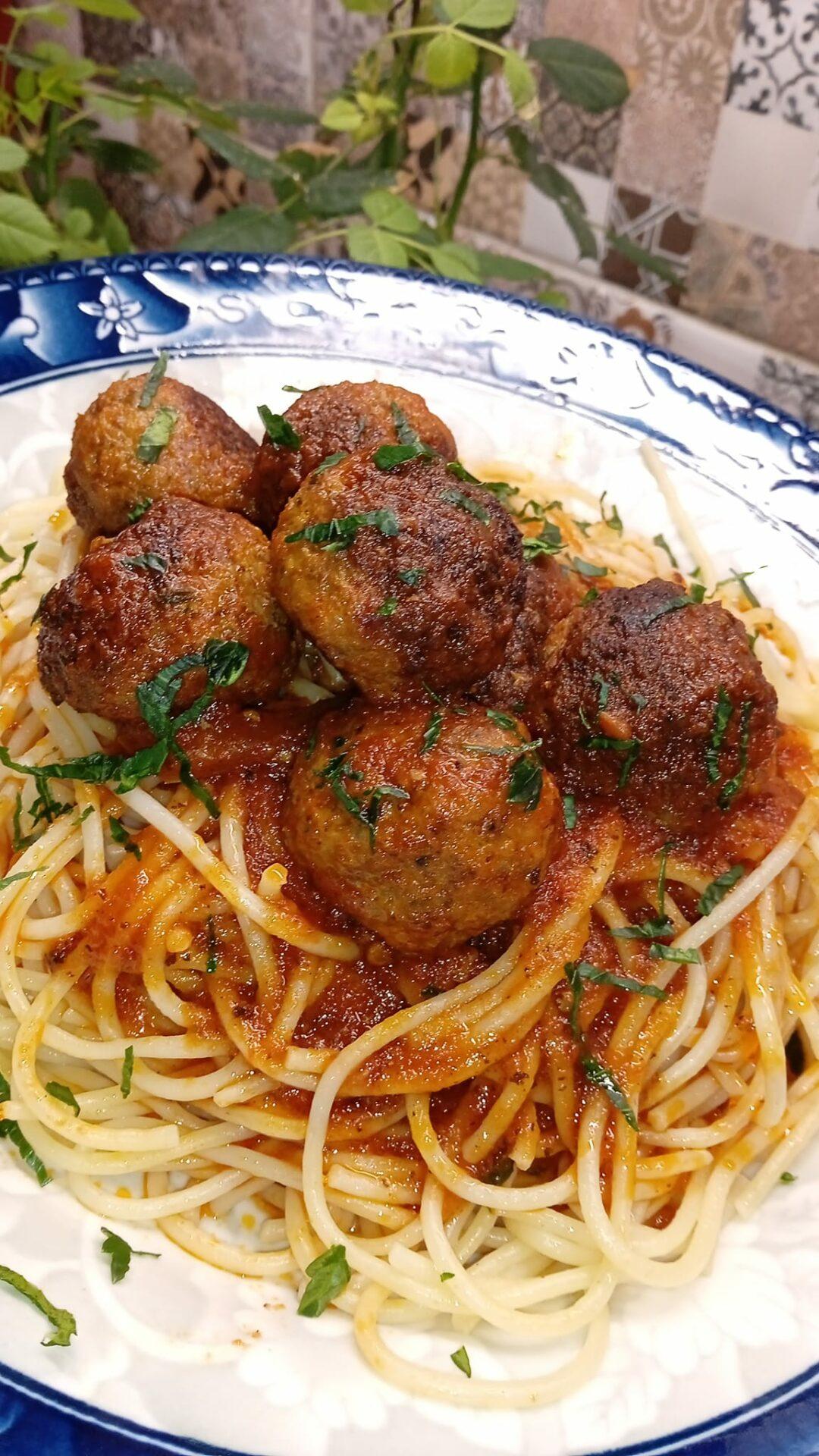 μακαρόνια-με-κεφτεδάκια-συνταγή-