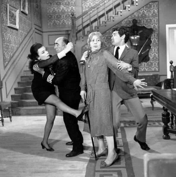 Ατακάρες χωρίς τέλος : Η αγαπημένη ηθοποιός και «γιαγιά» όλης της Ελλάδας – Η πολύχρονη καριέρα στο θέατρο και τον κινηματογράφο και η αναγνώριση στο τέλος