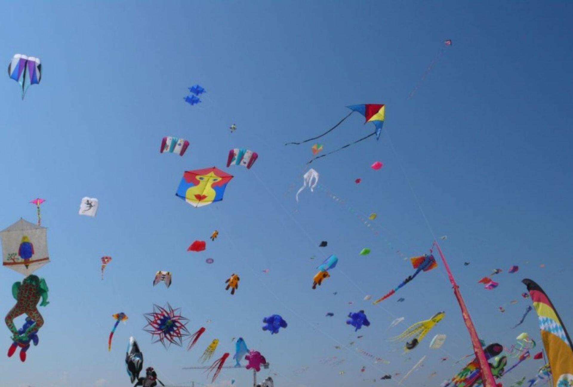 Η Ιστορία του Χαρταετού από το πείραμα του Φραγκλίνου και τους κινέζικους δράκους ως και την Ελληνική Σαρακοστή