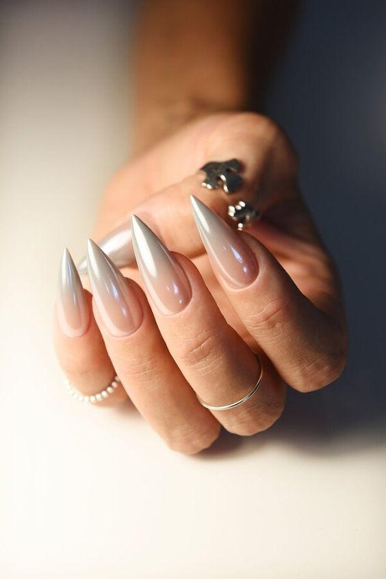 γκρι νύχια-την-Άνοιξη 2024-τάσεις 2024-ιδέες-