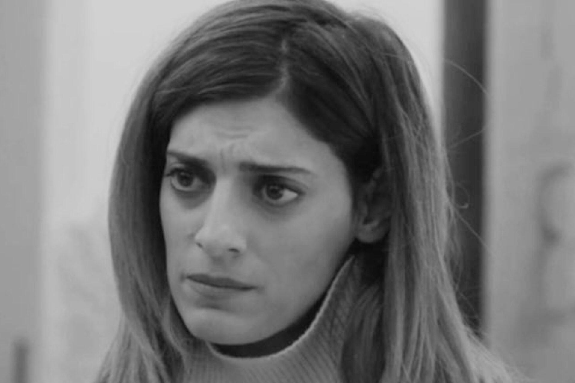 Σασμός: Την αγαπά αλλά την διώχνει μακριά του για να την πονέσει (μν βαλετε τη θοδωρα εξωφυλλο