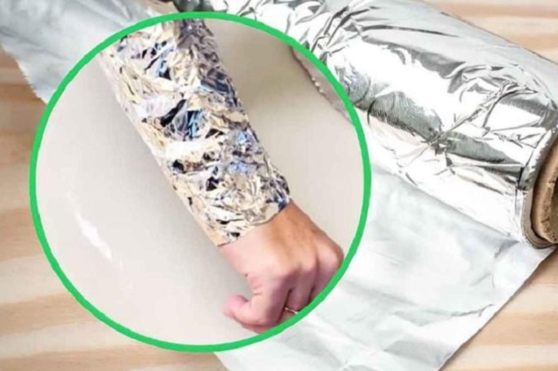 Το κόλπο με το αλουμινόχαρτο στα χέρια που θα σας σώσει από τους πόνους