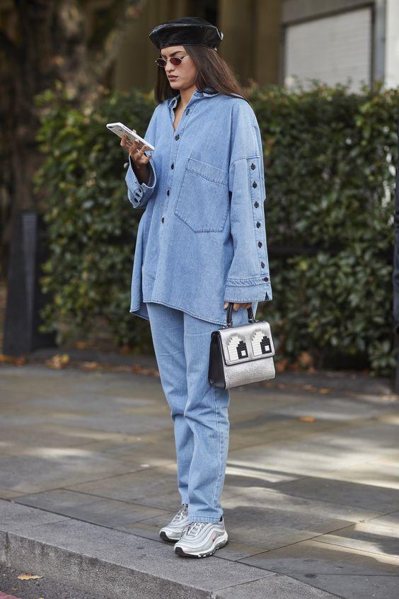 τζιν-παντελόνι-με-oversized-τζιν πανωφόρι-και-μπερές-ιδέες-