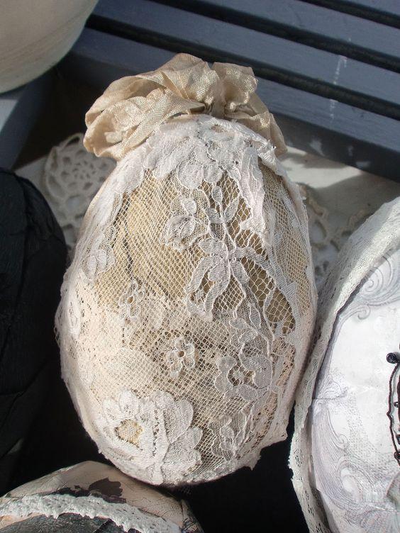 αυγά-με-δαντέλα-και-υφάσματα-Πάσχα 2024-τάσεις-στη-Πασχαλινή διακόσμηση-και-στα-Πασχαλινά αυγά-ιδέες-