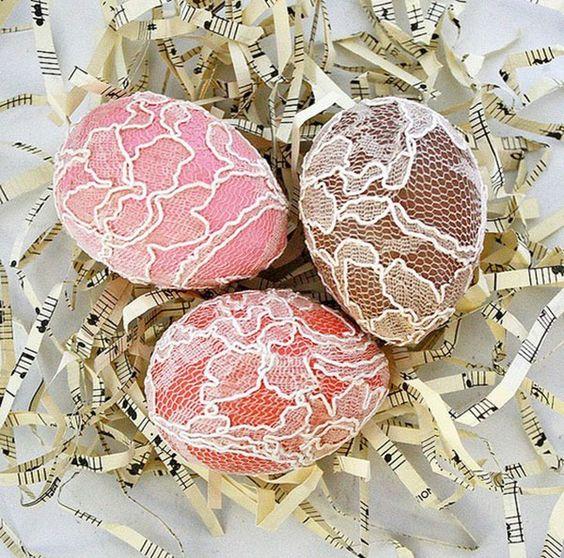 αυγά-με-δαντέλα-και-υφάσματα-Πάσχα 2024-τάσεις-στη-Πασχαλινή διακόσμηση-και-στα-Πασχαλινά αυγά-ιδέες-