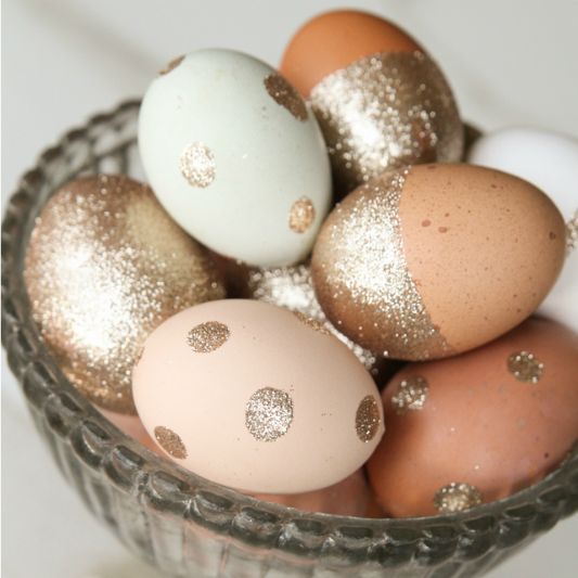 πασχαλινά αυγά-με-γκλίτερ-Πάσχα 2024-τάσεις-στη-Πασχαλινή διακόσμηση-και-στα-Πασχαλινά αυγά-ιδέες-