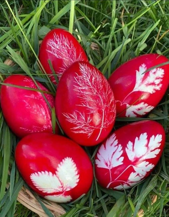 κόκκινα αυγά-Πάσχα 2024-τάσεις-στη-Πασχαλινή διακόσμηση-και-στα-Πασχαλινά αυγά-ιδέες-