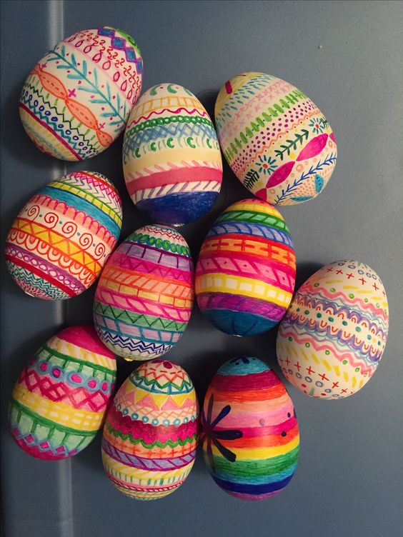 χρωματιστά αυγά-Πάσχα 2024-τάσεις-στη-Πασχαλινή διακόσμηση-και-στα-Πασχαλινά αυγά-ιδέες-