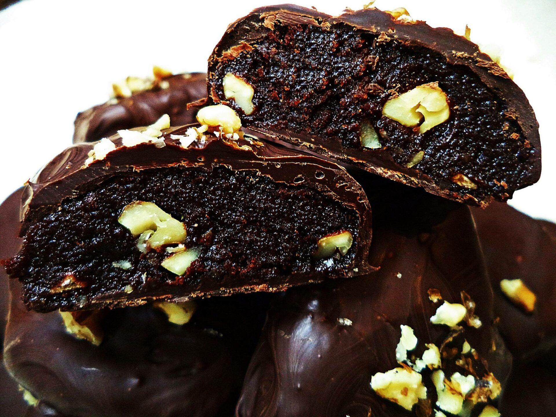 Καριόκες-από-μπαγιάτικο-σοκολατένιο κέικ-συνταγή- Καριόκες-από-μπαγιάτικο-σοκολατένιο κέικ-συνταγή-