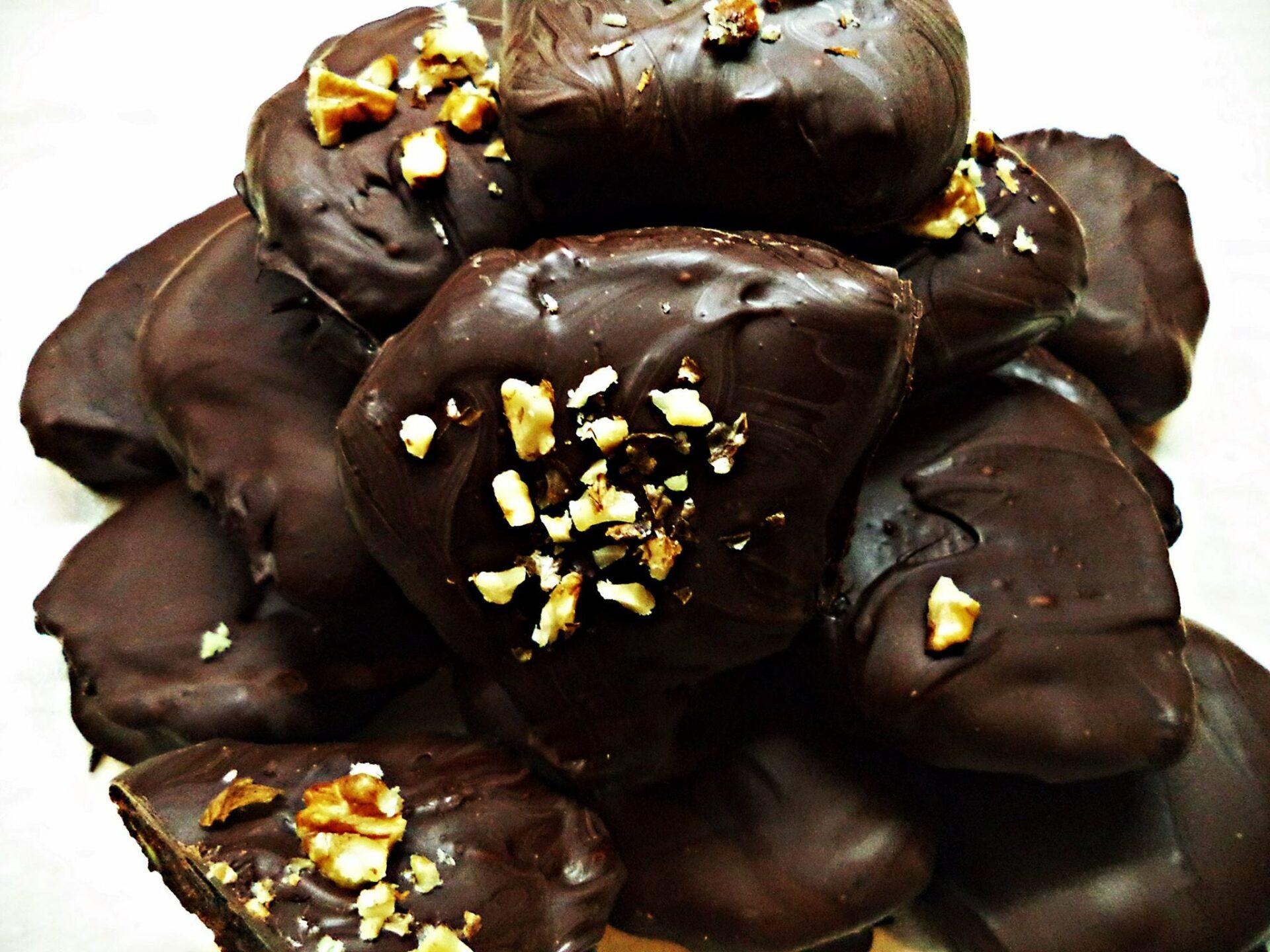 Καριόκες-από-μπαγιάτικο-σοκολατένιο κέικ-συνταγή- Καριόκες-από-μπαγιάτικο-σοκολατένιο κέικ-συνταγή-