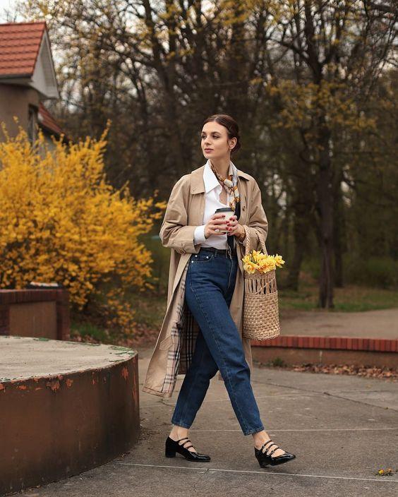 μαύρα-Mary Jane-παπούτσια-με-καπαρντίνα-και-τζιν-ιδέες-