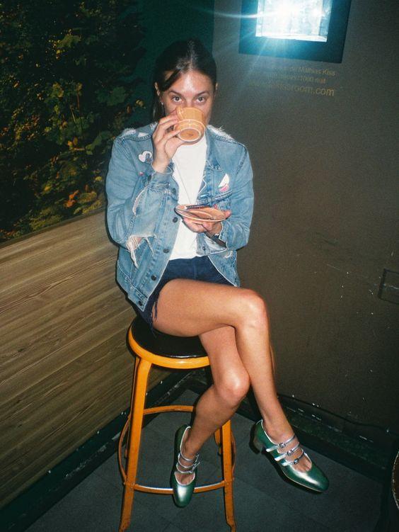 πράσινα-Mary Jane-παπούτσια-με-τζιν τζάκετ-ιδέες-