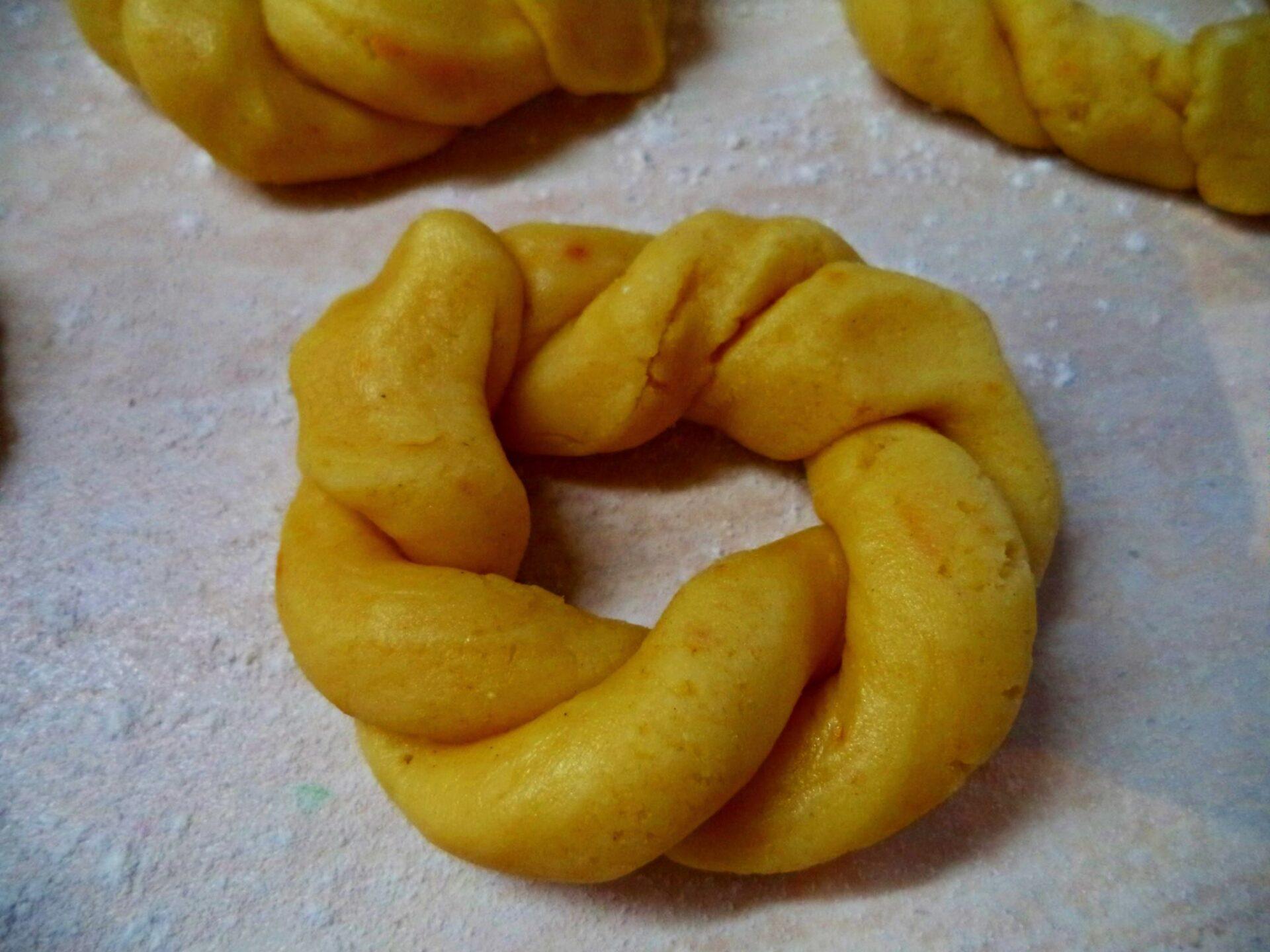 Τριφτά-Πασχαλινά κουλουράκια-με μπέικιν-συνταγή-