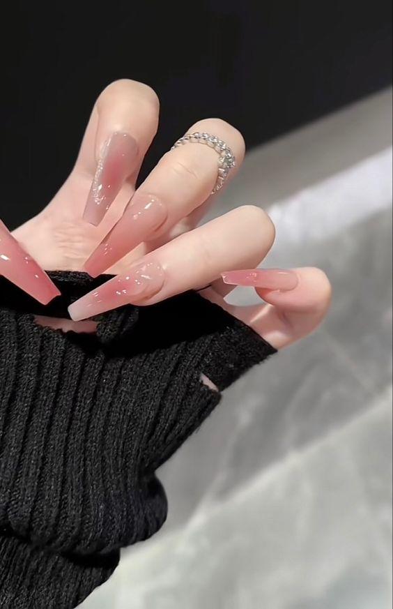 Coffin nails: Το trend στο μανικιούρ από τα παλιά που επιστρέφει δυναμικά την Άνοιξη 2024 Coffin nails: Το trend στο μανικιούρ από τα παλιά που επιστρέφει δυναμικά την Άνοιξη 2024