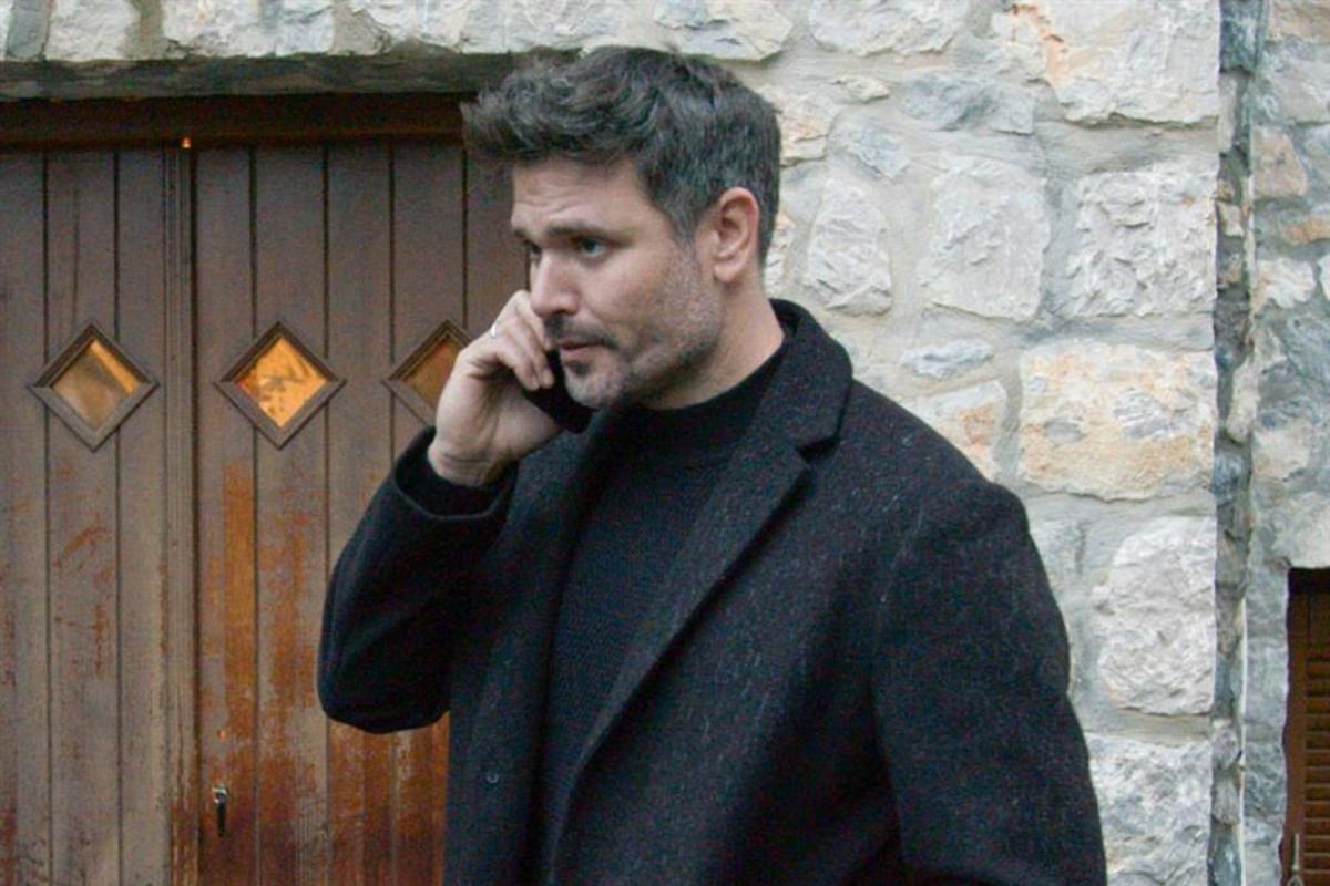 Παγιδευμένοι:Bρίσκουν στο γραφείο του Δημήτρη την απόδειξη της ενοχής του