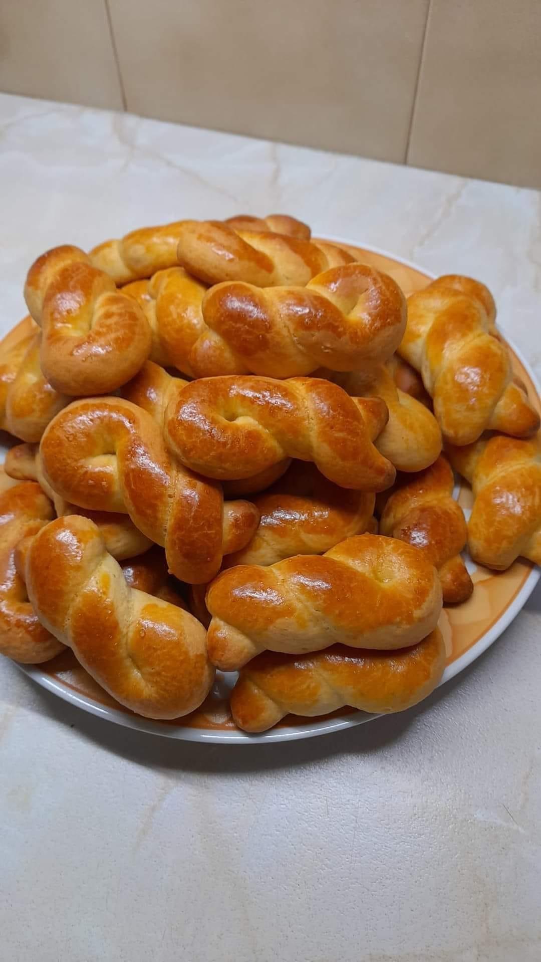 συνταγή-για-πασχαλινά κουλουράκια-χωρίς αμμωνία-σαν-τσουρέκι-της-Γκόλφως Νικολού-