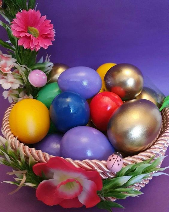 χρωματιστά-και-μεταλλικά-πασχαλινά αυγά-ιδέες-