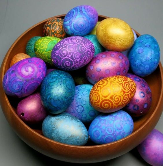 χρωματιστά-πασχαλινά αυγά-με-οδοντογλυφίδα-ιδέες-