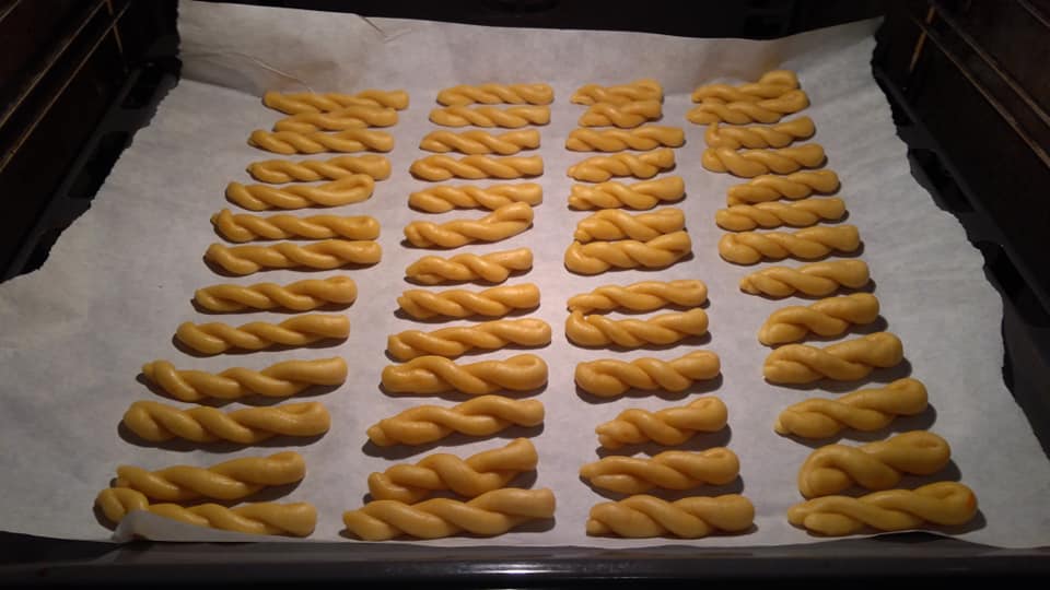 Πασχαλινά κουλουράκια με αμμωνία της Βέφας Αλεξιάδου