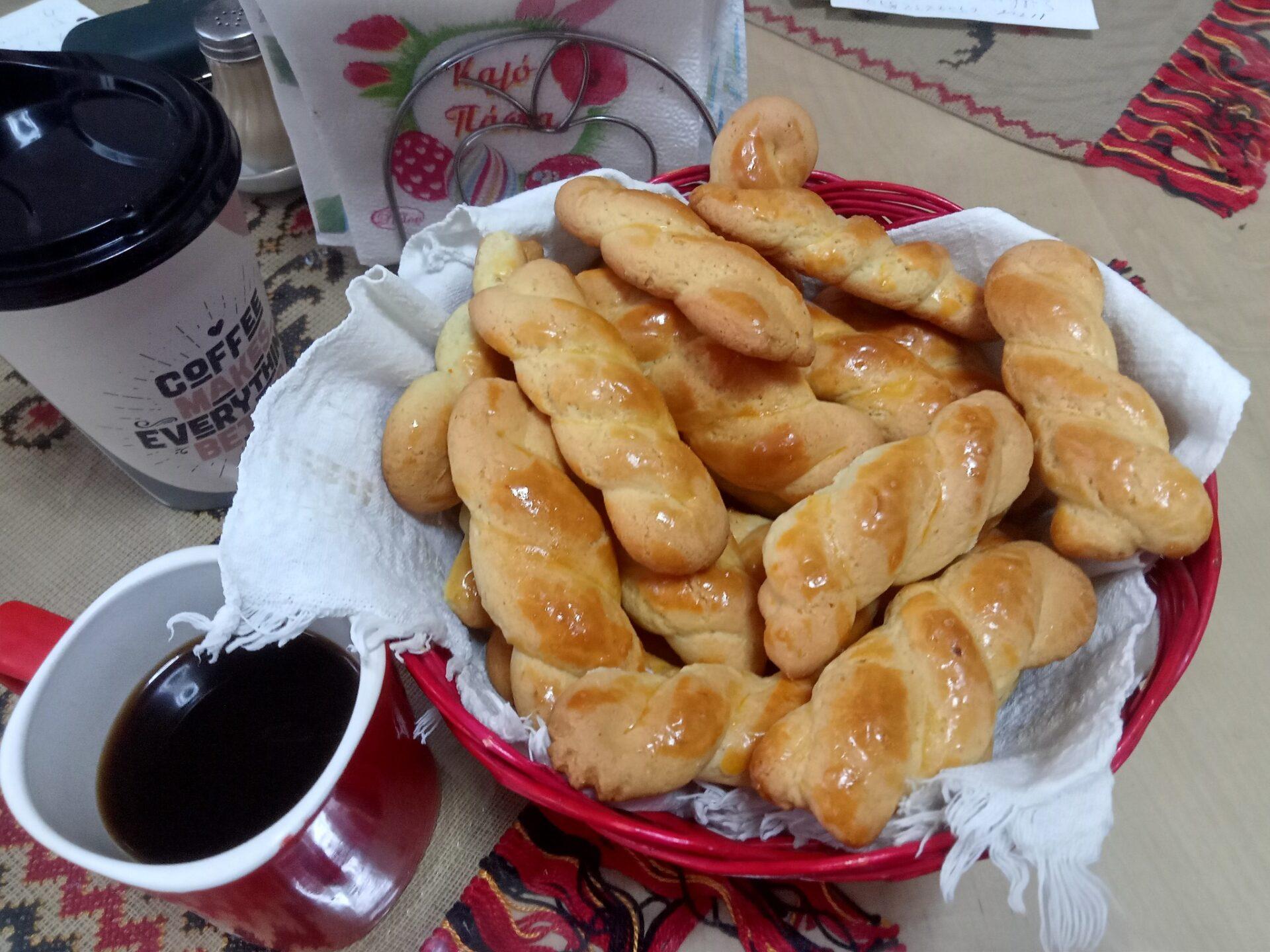 Πασχαλινά κουλουράκια με αμμωνία της Βέφας Αλεξιάδου