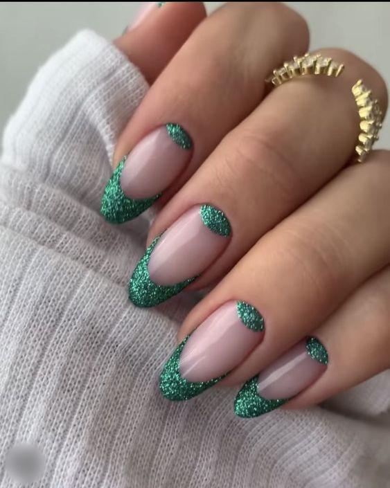 πράσινα-νύχια-με-γκλίτερ-ιδέες-