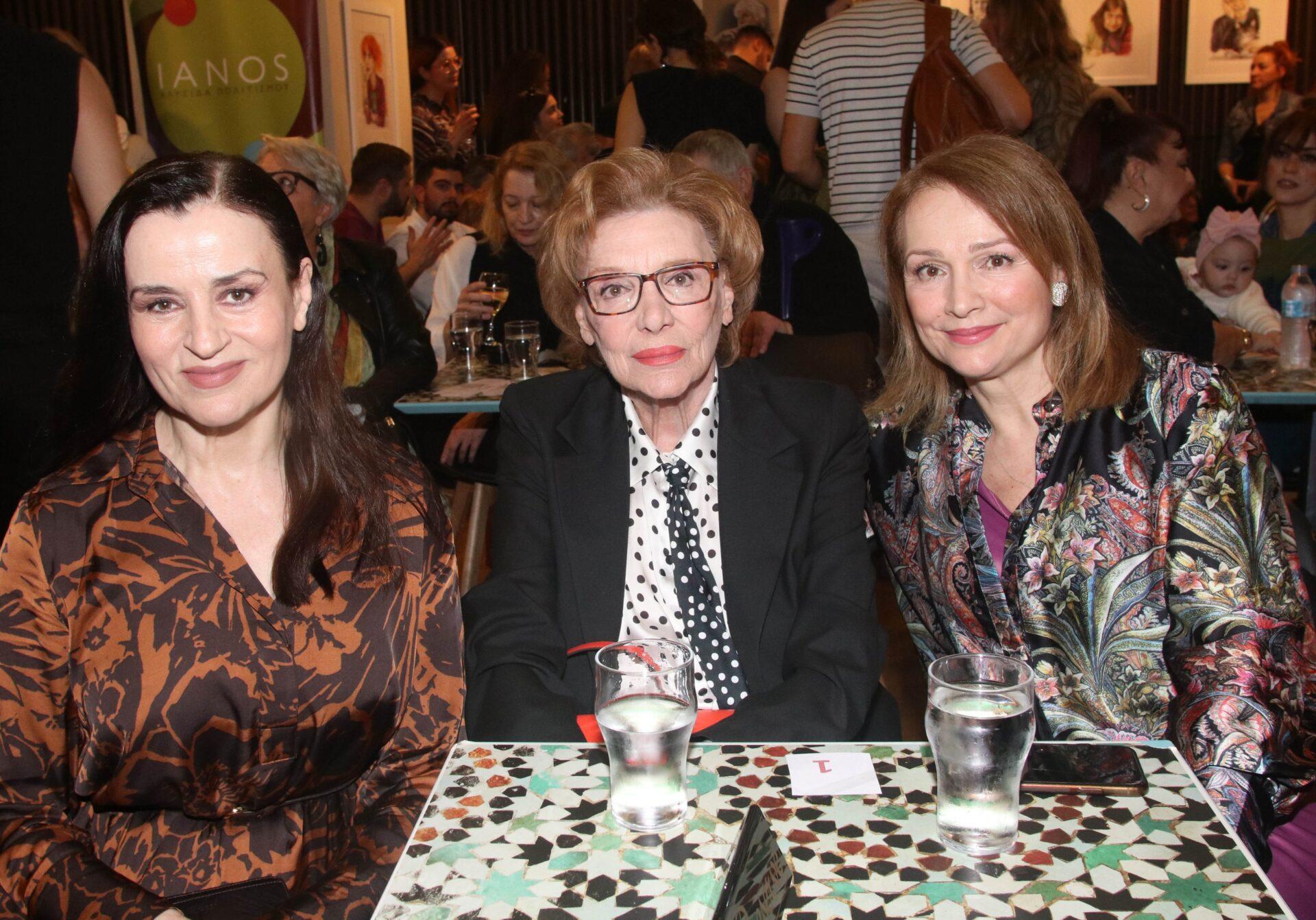 Έλενα Κατρίτση : Η σπάνια δημόσια εμφάνιση και το νεο look της