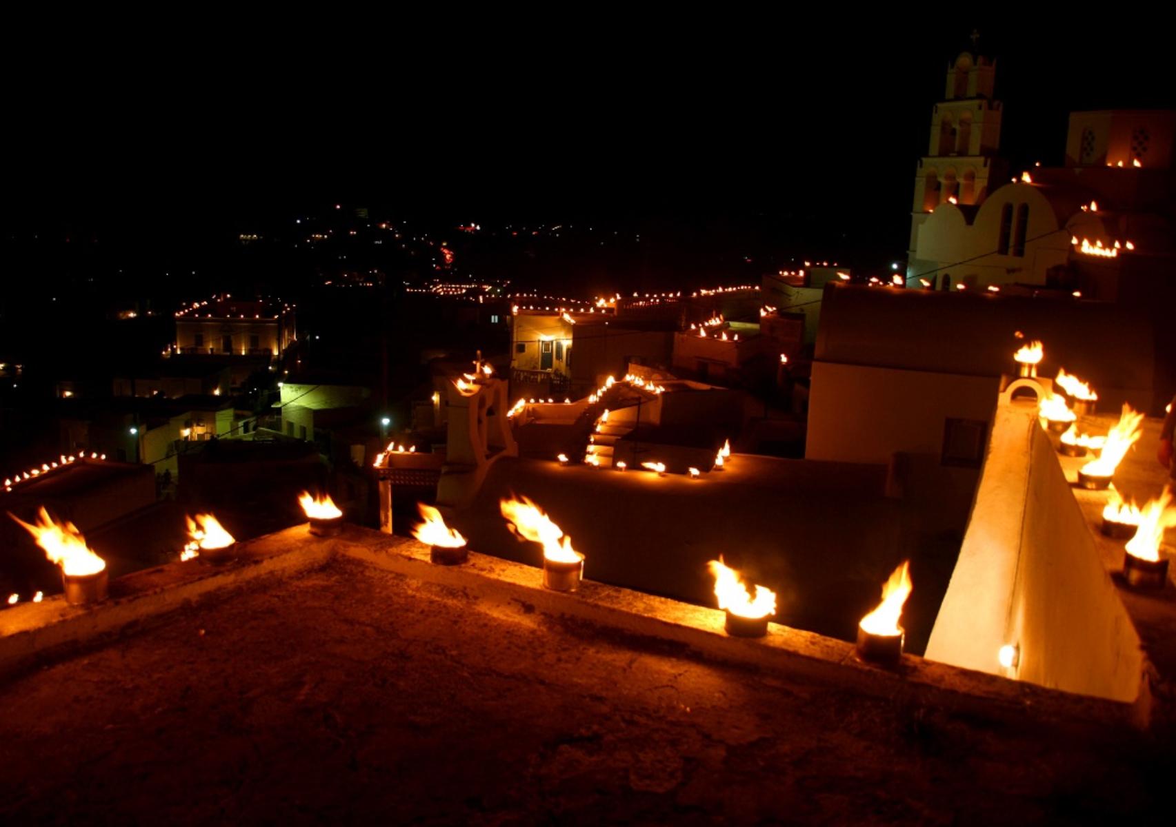 Πάσχα στη Σαντορίνη: Εκεί που τα ήθη και τα έθιμα βρίσκουν το χαμένο τους νόημα