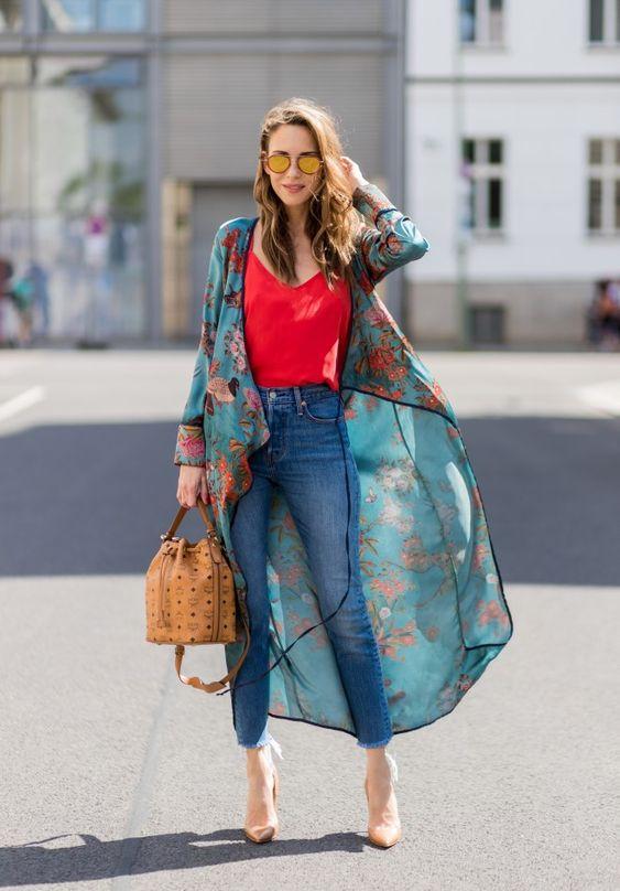 Απρίλιος 2024: 15 ιδέες για μοντέρνο γυναικείο ντύσιμο με ανοιξιάτικα prints και αέρινα υφάσματα