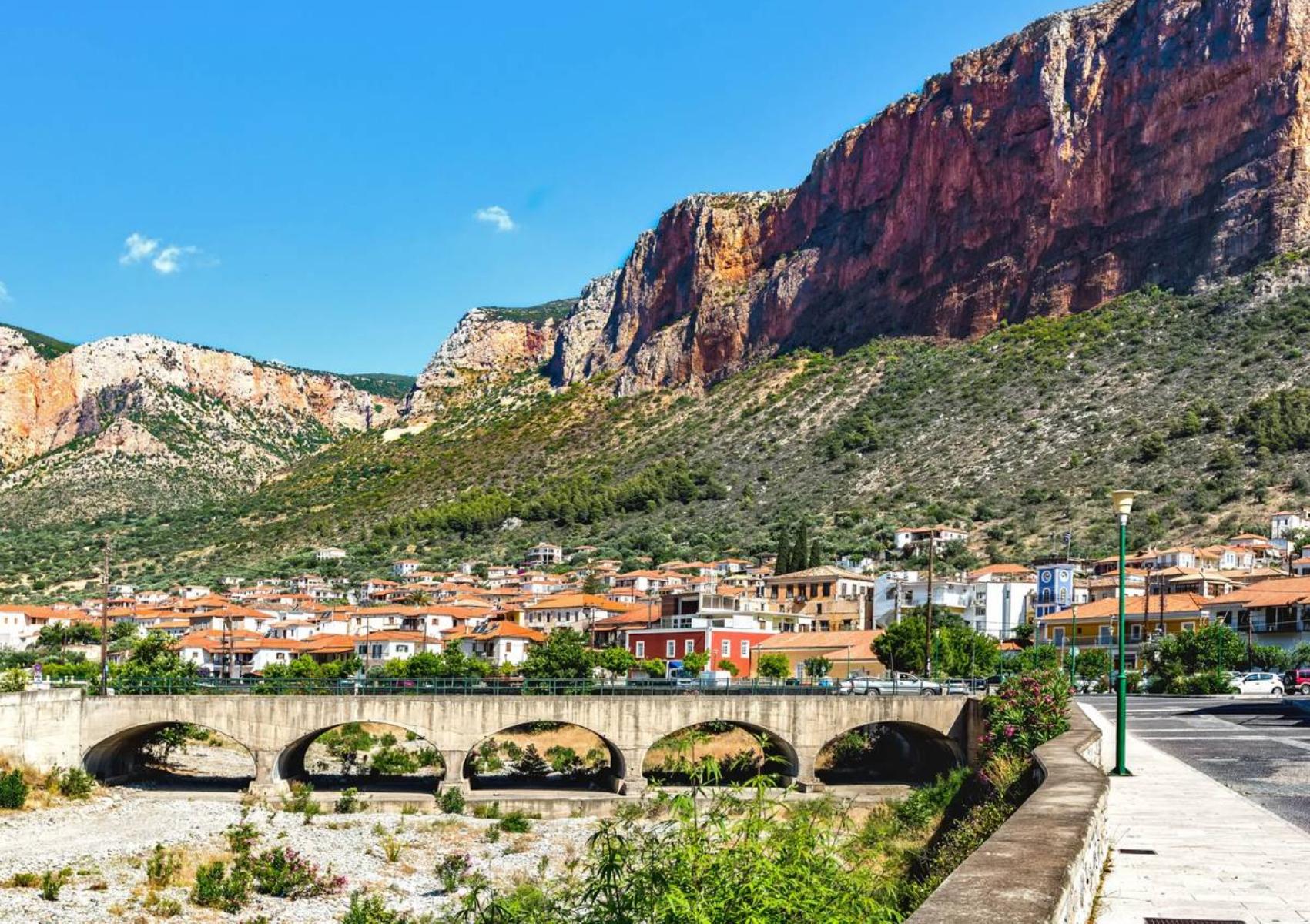 Πάσχα στο Λεωνίδιο Αρκαδίας: Ένα παραμυθένιο σκηνικό με τα φαντασμαγορικά φλεγόμενα αερόστατα