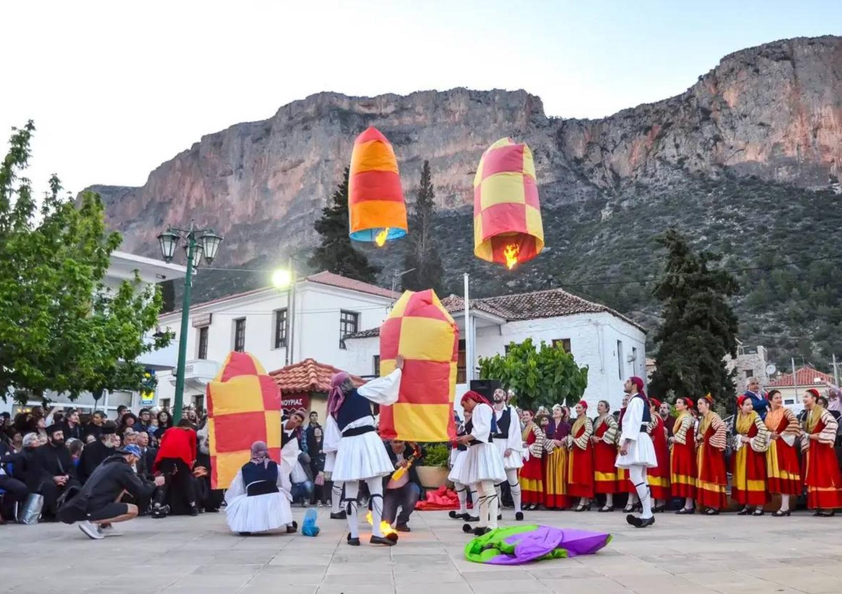 Πάσχα στο Λεωνίδιο Αρκαδίας: Ένα παραμυθένιο σκηνικό με τα φαντασμαγορικά φλεγόμενα αερόστατα