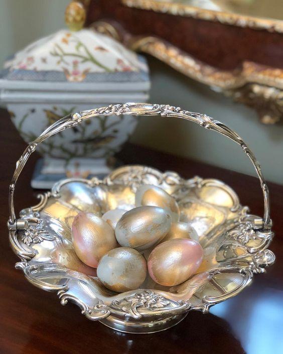 Τα μεταλλικά χρώματα είναι το No1 trend στη Πασχαλινή διακόσμηση το Πάσχα 2024